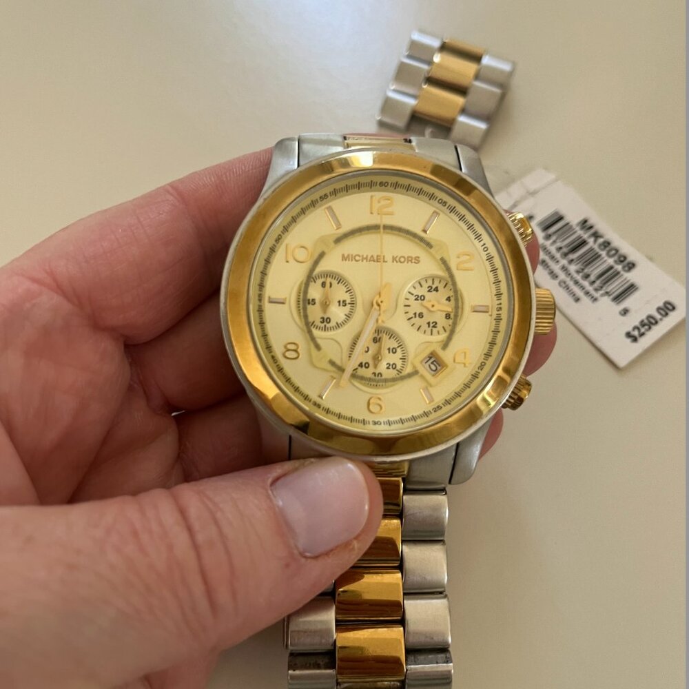 Michael Kors Silver & Gold 8098 Watch - Great condition! - Picture 4 of 4